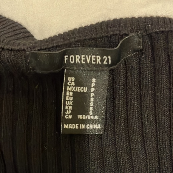 Forever 21 black off shoulder long sleeve top size S - Picture 3 of 3